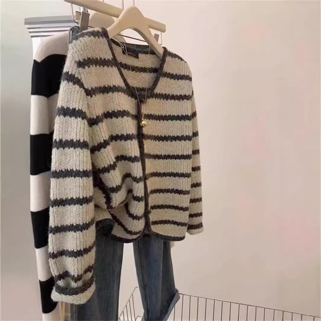 Damen Strickjacke im Boho-Stil mit Knopfleiste und breiten Ärmel Heidi-Mode