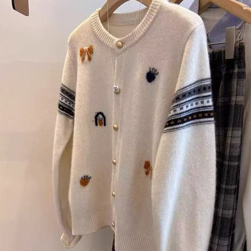 Damen Strickjacke mit eleganten Applikationen und Knopfdetails Heidi-Mode