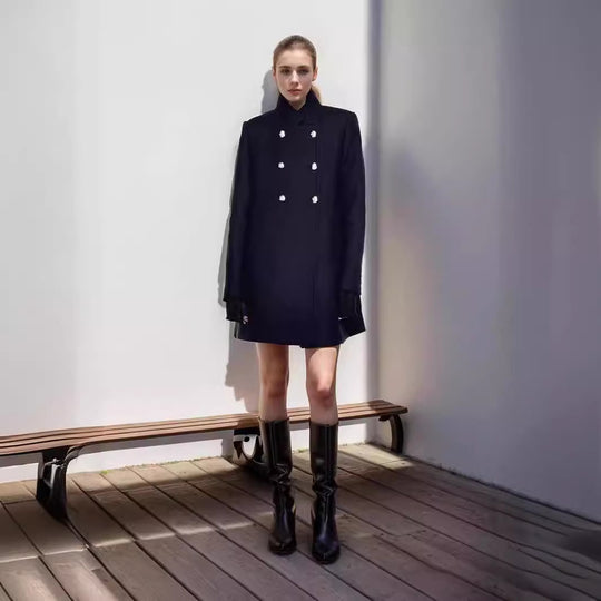 Damen Eleganter Kurz-Mantel mit doppelter Knopfreihe und seidigen Details Heidi-Mode