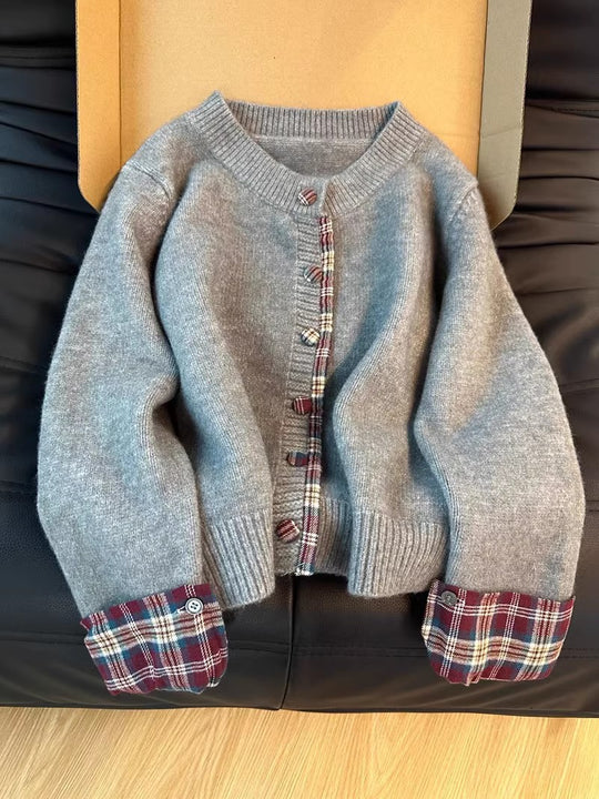 Damen Strickjacke mit Kontrastkragen und dekorativen Knöpfen Heidi-Mode
