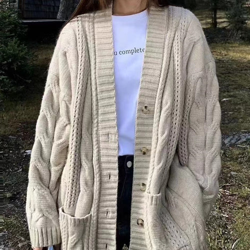Damen Strickcardigan mit tiefem V-Ausschnitt und strukturiertem Zopfmuster Heidi-Mode