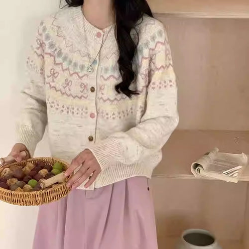 Damen Strickjacke mit festlichem Muster und modischen Knöpfen Heidi-Mode