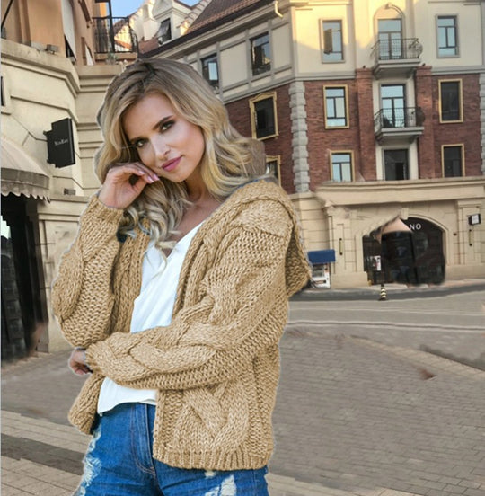 Damen Strickjacke mit Kapuze und modernem Zopfmuster Heidi-Mode