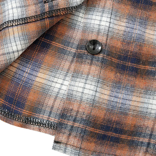 Kariertes Hemdkleid mit Gürtel und Knopfdetails