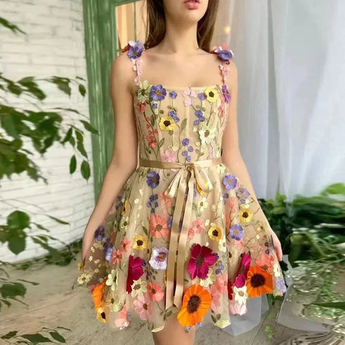Kleid mit Blumenstickerei und Trägern - Lila