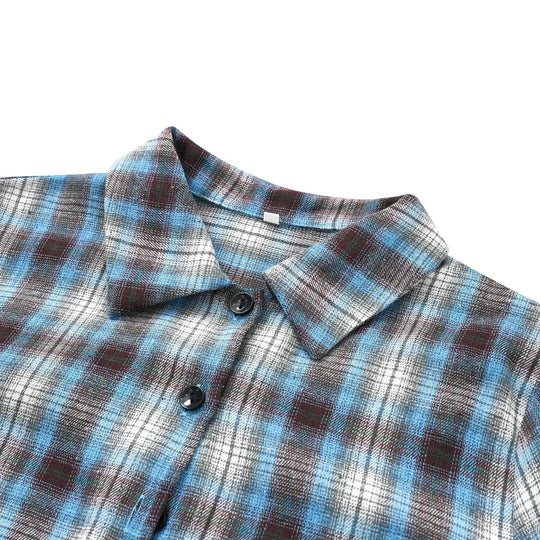 Kariertes Hemdkleid mit Gürtel und Knopfdetails