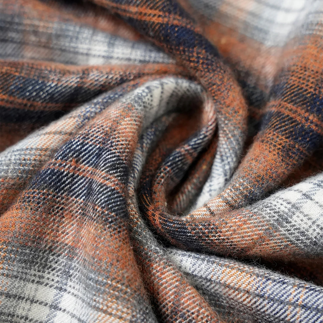 Kariertes Hemdkleid mit Gürtel und Knopfdetails