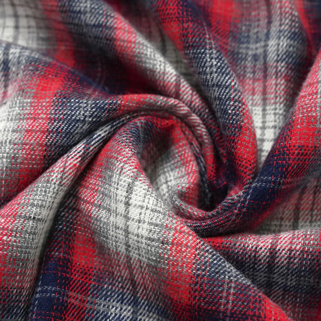 Kariertes Hemdkleid mit Gürtel und Knopfdetails