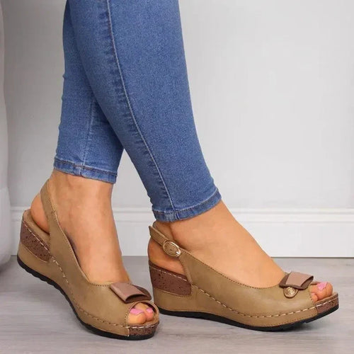 Orthopädische Sandalen mit stützender Sohle