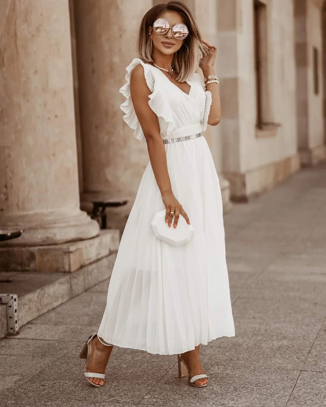 Weißes, plissiertes Maxikleid – Mode 2024