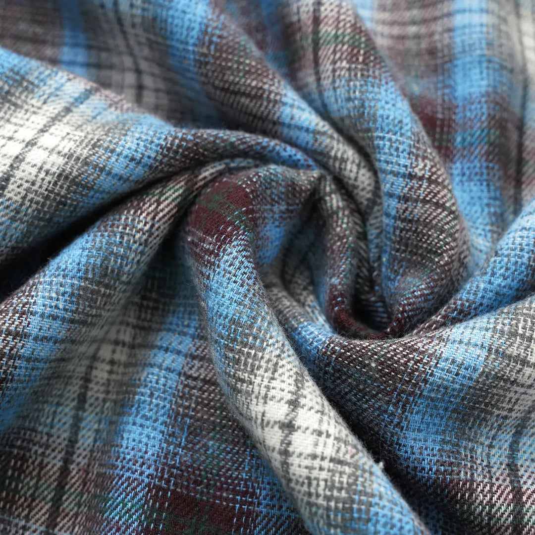 Kariertes Hemdkleid mit Gürtel und Knopfdetails