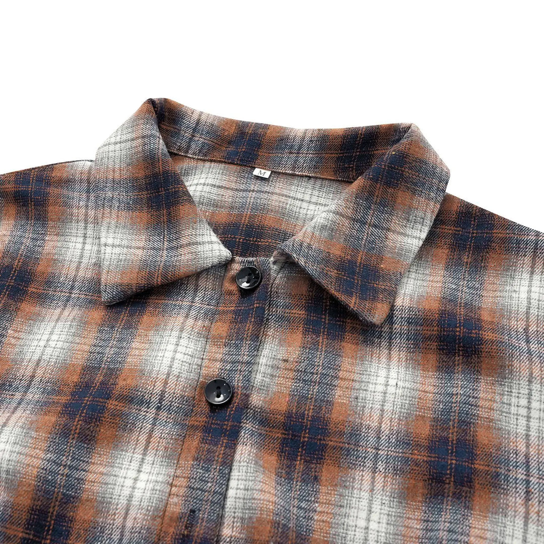 Kariertes Hemdkleid mit Gürtel und Knopfdetails