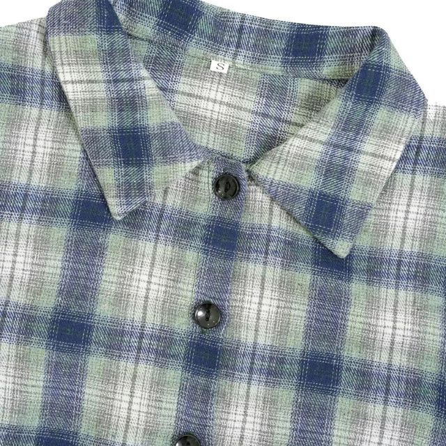 Kariertes Hemdkleid mit Gürtel und Knopfdetails