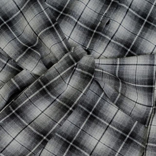 Kariertes Hemdkleid mit Gürtel und Knopfdetails