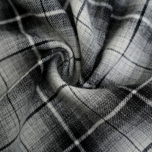 Kariertes Hemdkleid mit Gürtel und Knopfdetails