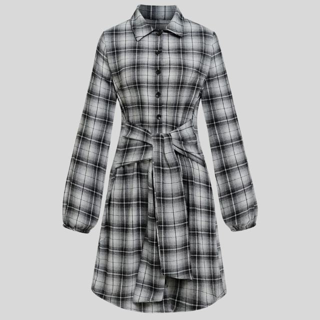 Kariertes Hemdkleid mit Gürtel und Knopfdetails