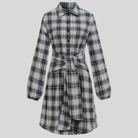 Kariertes Hemdkleid mit Gürtel und Knopfdetails