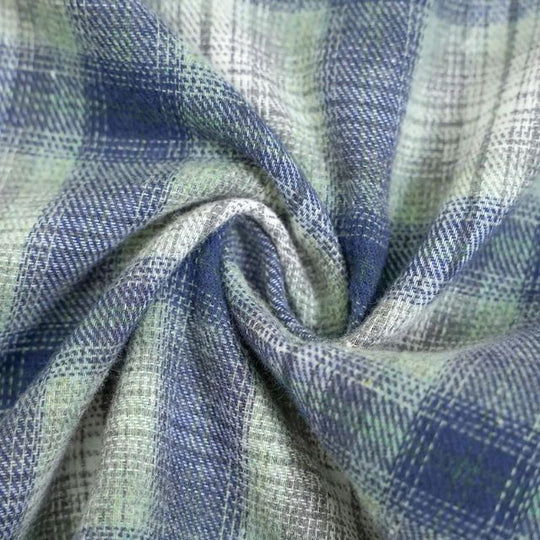 Kariertes Hemdkleid mit Gürtel und Knopfdetails