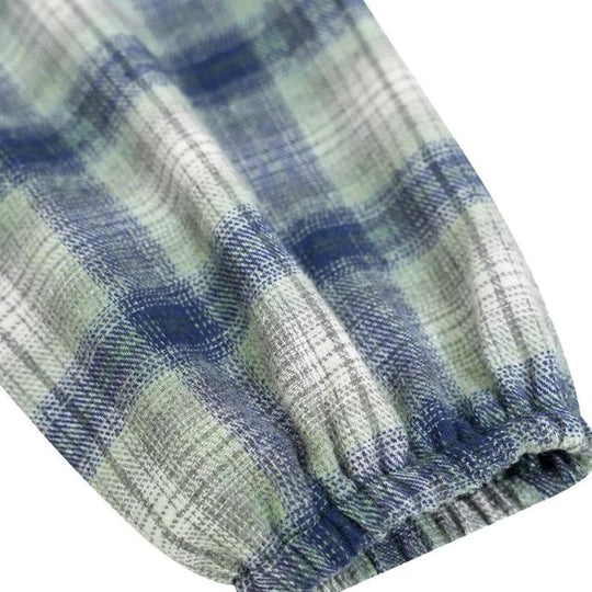 Kariertes Hemdkleid mit Gürtel und Knopfdetails