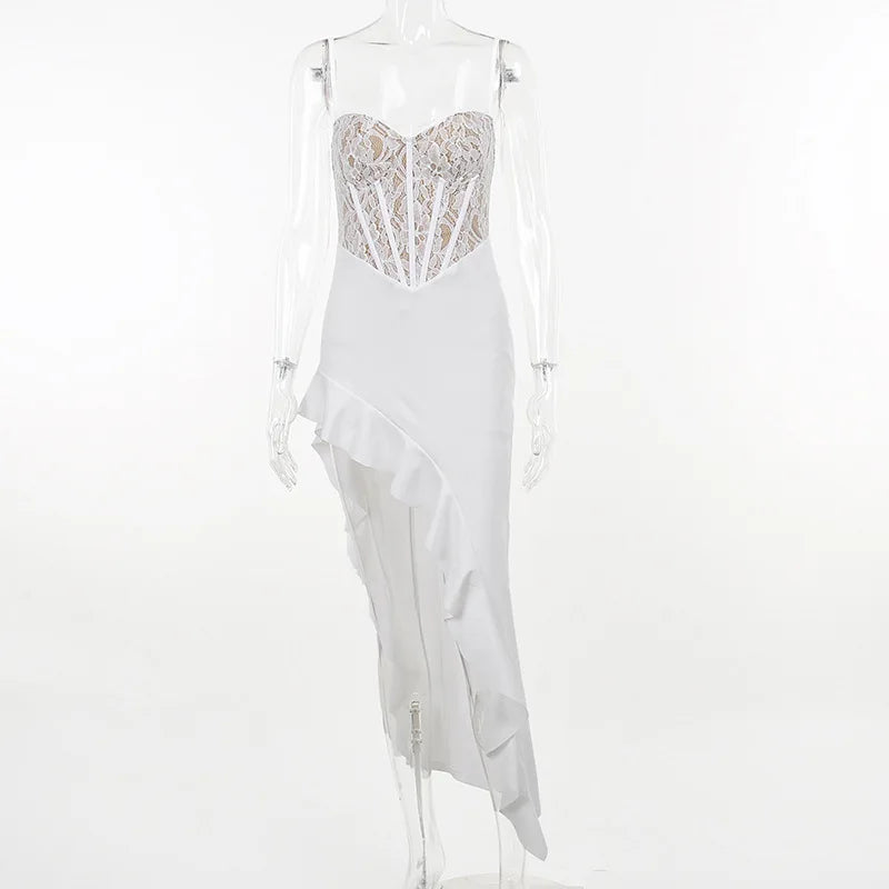 Kleid mit Rüschen und Spitze in High-Low-Design