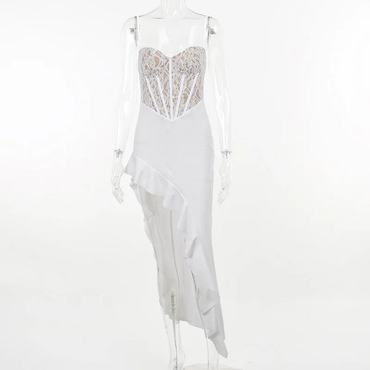 Kleid mit Rüschen und Spitze in High-Low-Design