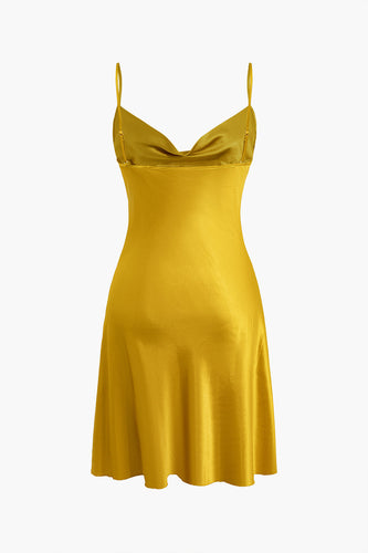 Kleid mit Wasserfallausschnitt