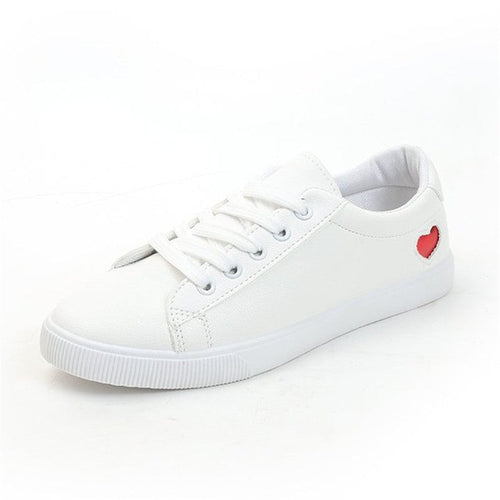 Weiße Herzchen Schuhe