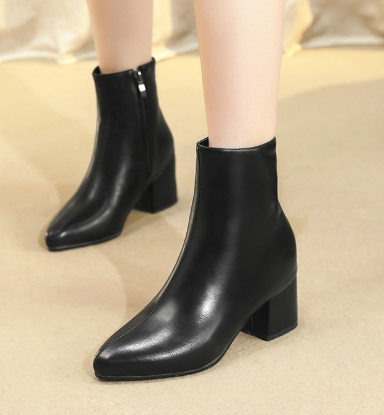 Heidi-Mode | Stilvolle Silberne Stiefeletten