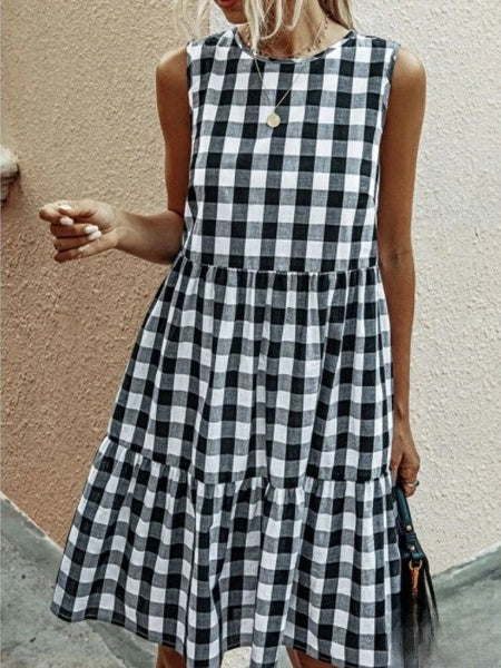 Modisches Damen-Kleid mit lockerem Rundhalsausschnitt und pastellfarbenem Karo-Rock