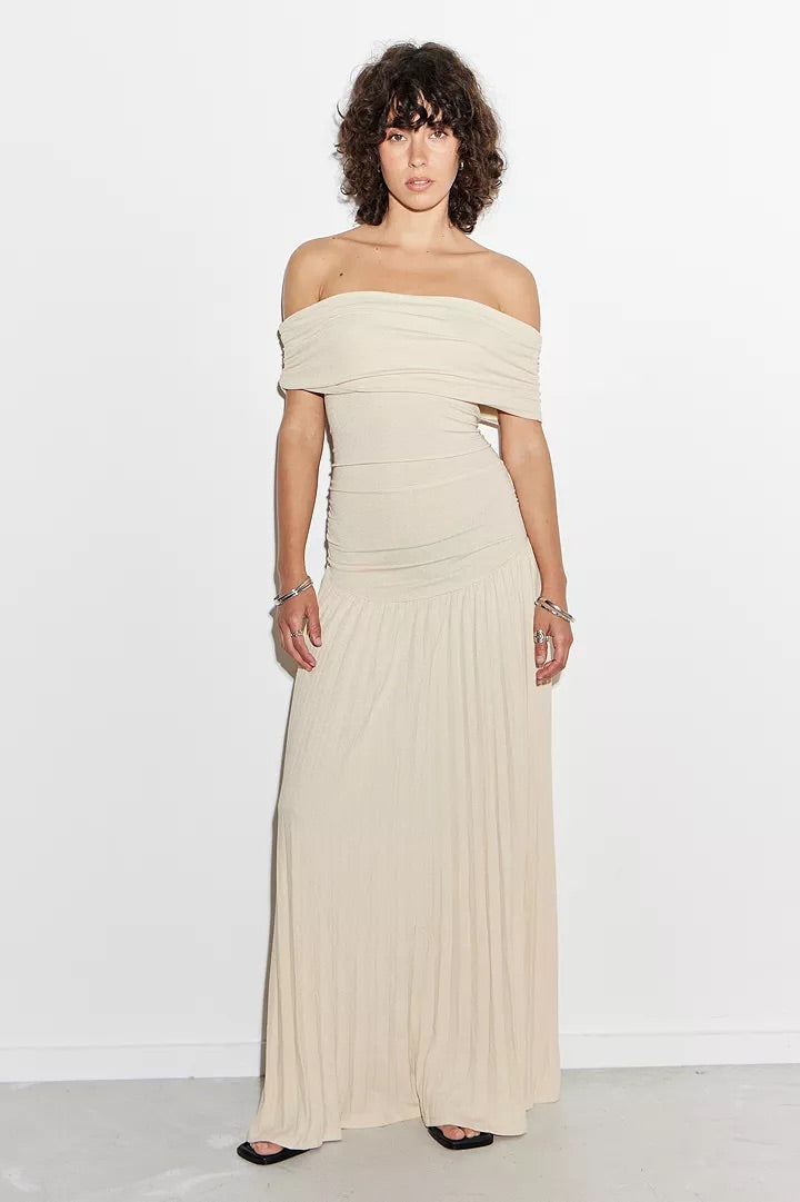 Heidi | Elegantes Sommerkleid mit freiem Rücken und Plissé