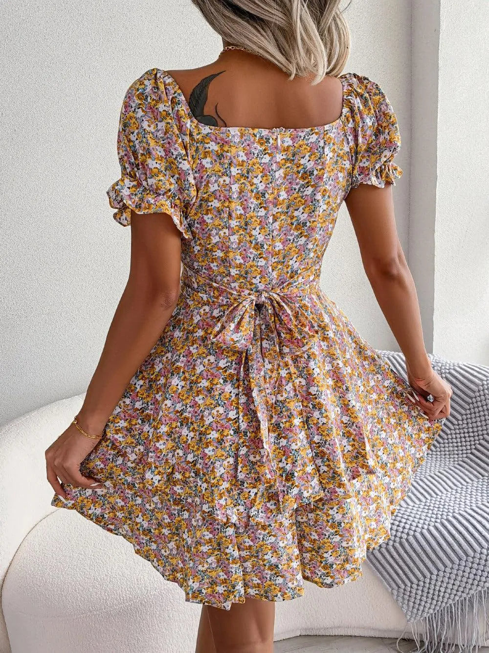 Heidi-Mode | Hoch tailliertes Sommerkleid mit kurzen Ärmeln