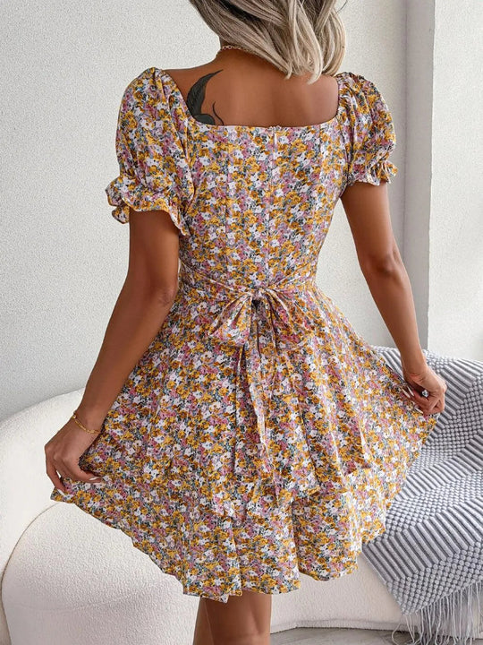 Heidi-Mode | Hoch tailliertes Sommerkleid mit kurzen Ärmeln