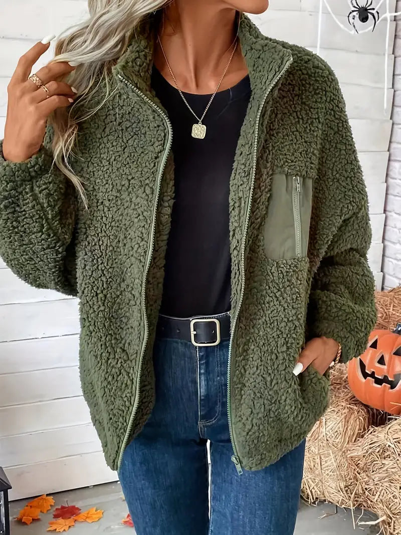 Jacke mit Reißverschluss und Schultern aus Teddy