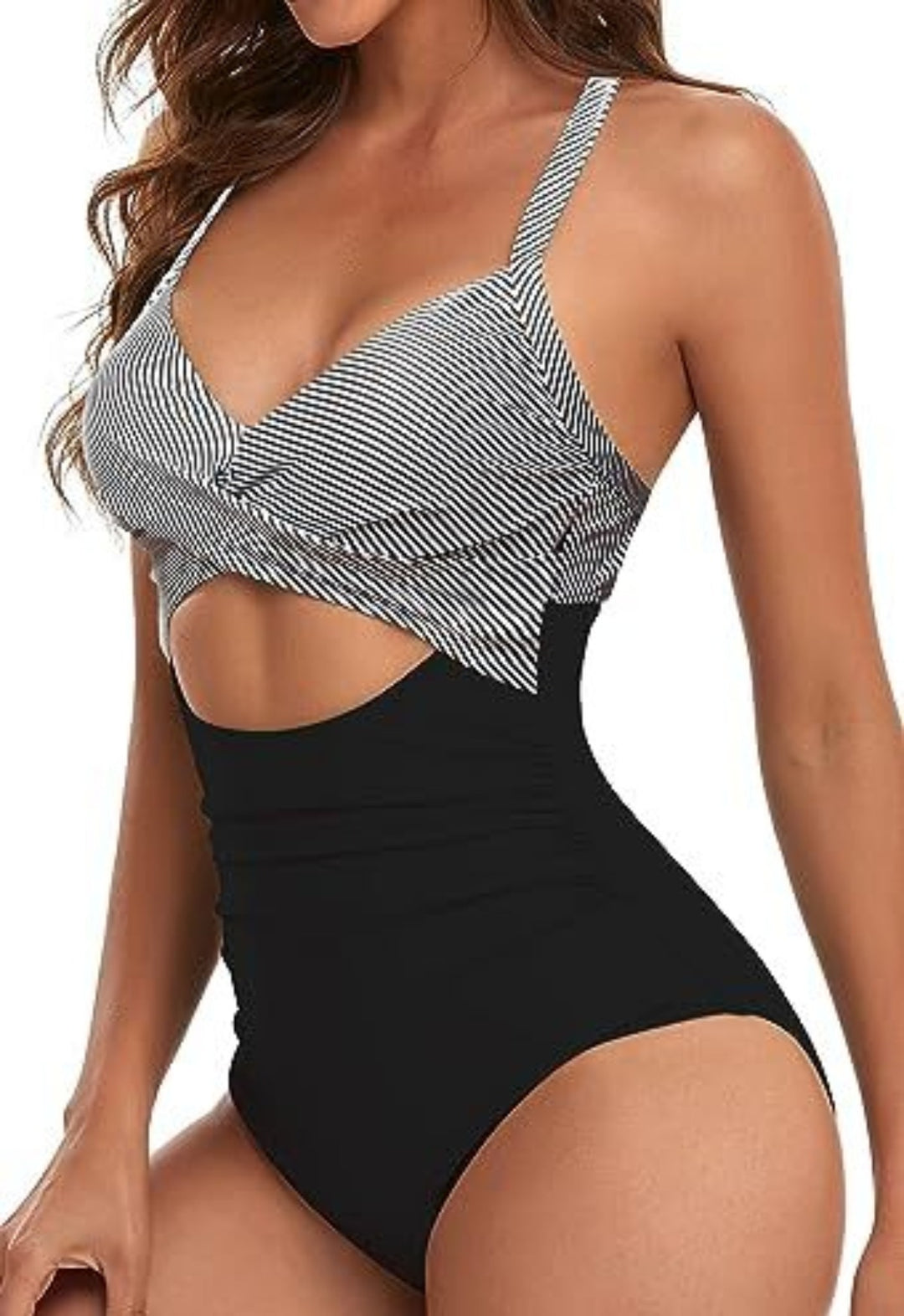 Heidi Mode | Hohler rückenfreier Bikini mit engen Trägern