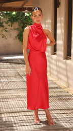 Glänzendes langes Kleid