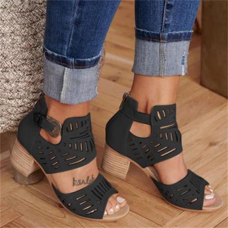 Heidi-Mode | Offene Stiefel mit Absatz und Schnalle