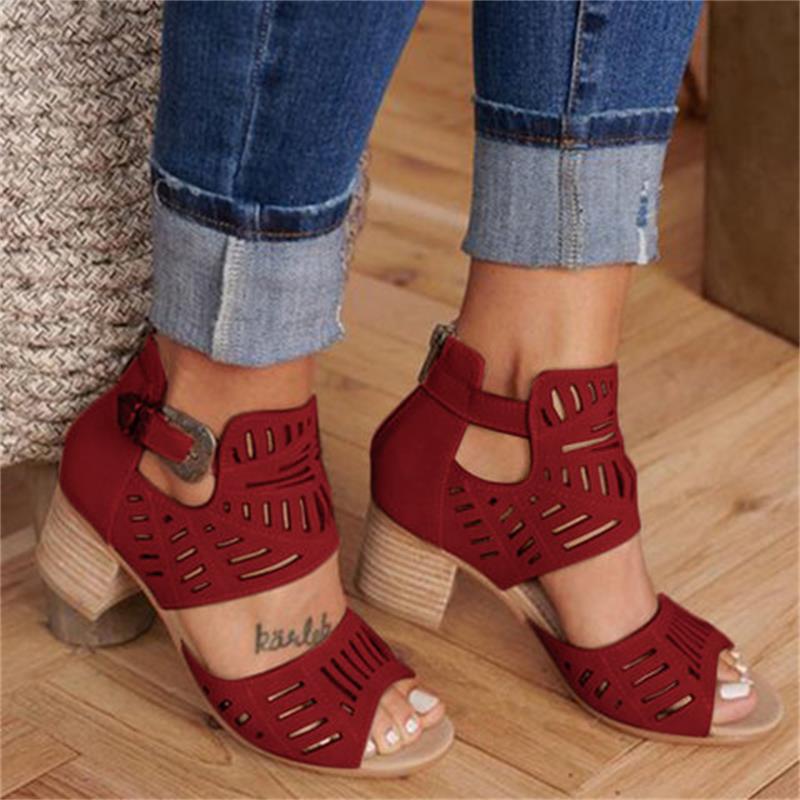 Heidi-Mode | Offene Stiefel mit Absatz und Schnalle
