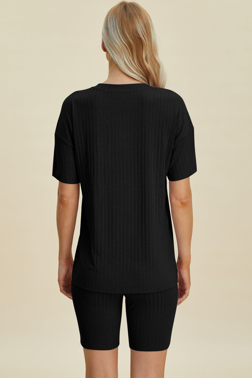 Heidi-Mode | Basic Bae Vollgröße Geripptes V-Ausschnitt Kurzarm Oberteil und Shorts Set