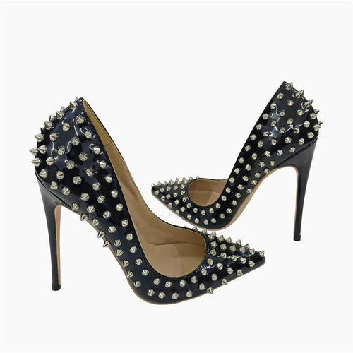 Heidi-Mode | Décolleté mit Nieten und Stiletto-Absatz
