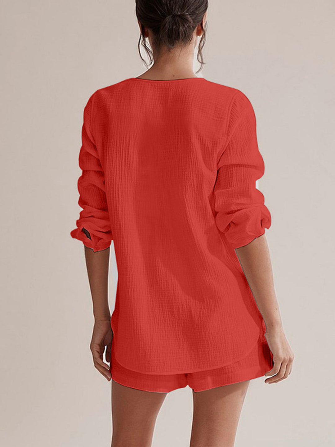 Heidi-Mode | Notched Langarm-Top und Shorts-Set
