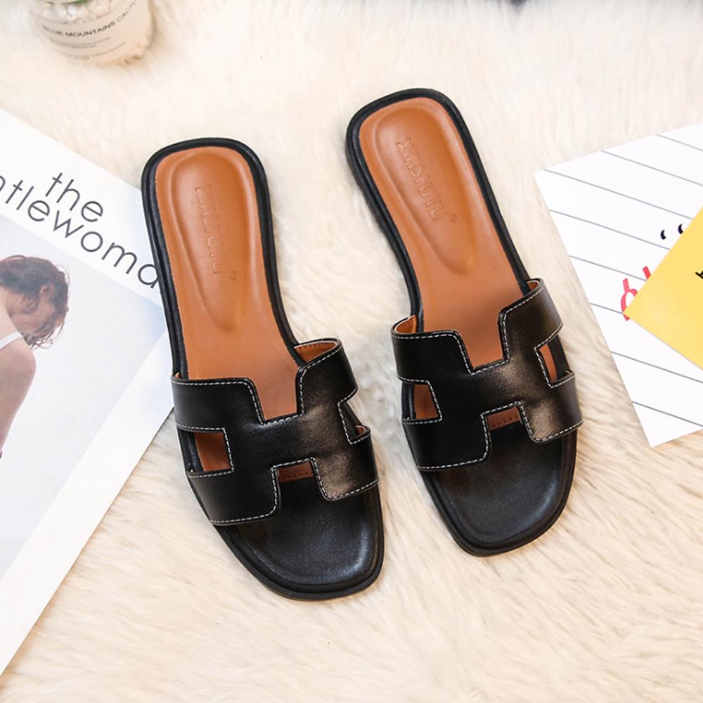 Heidi-Mode | Klassische Flache Sandalen Tragen Sie Sie mit Eleganz und Stil