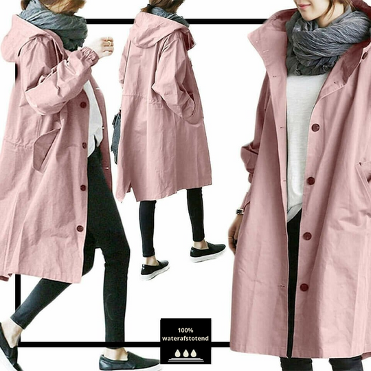 Die Windjacke mit Knöpfen und Kapuze