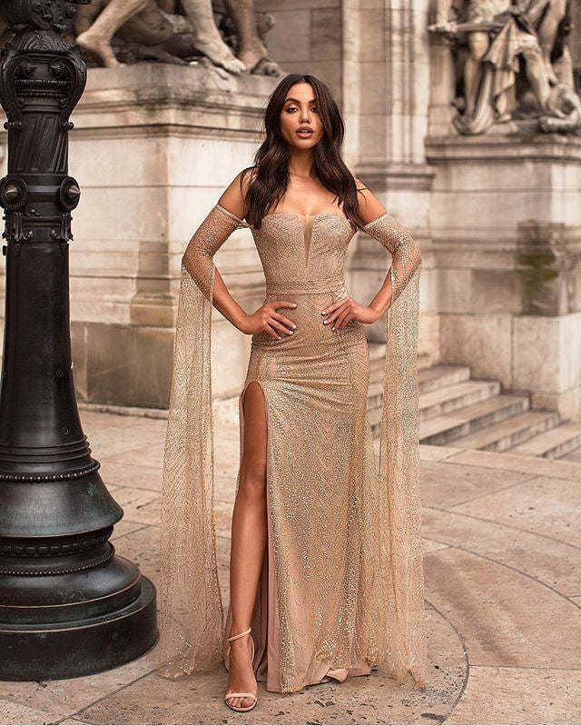 Exquisites braunes Kleid mit Schlitz