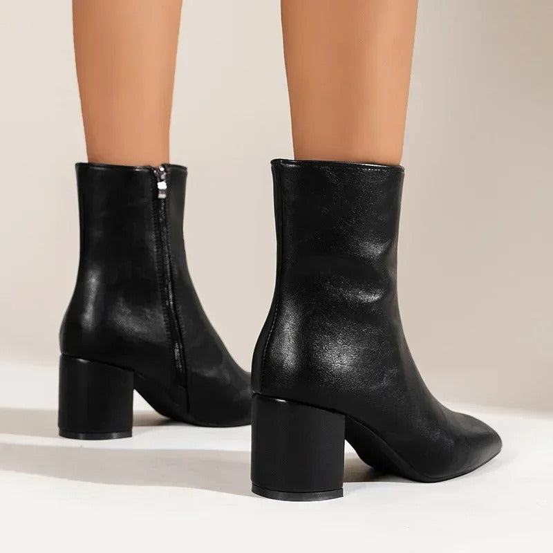 Heidi-Mode | Elegante und Vielseitige Stiefeletten