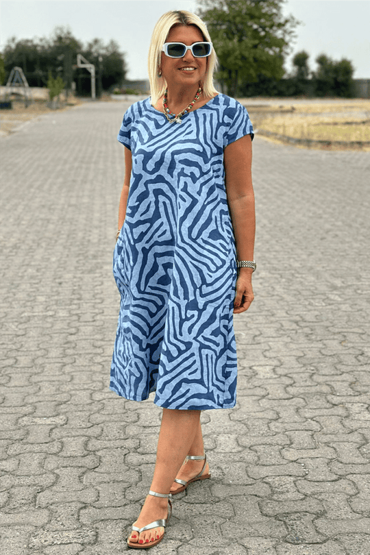 Rayon-Midikleid mit Zebramuster und Rundhalsausschnitt