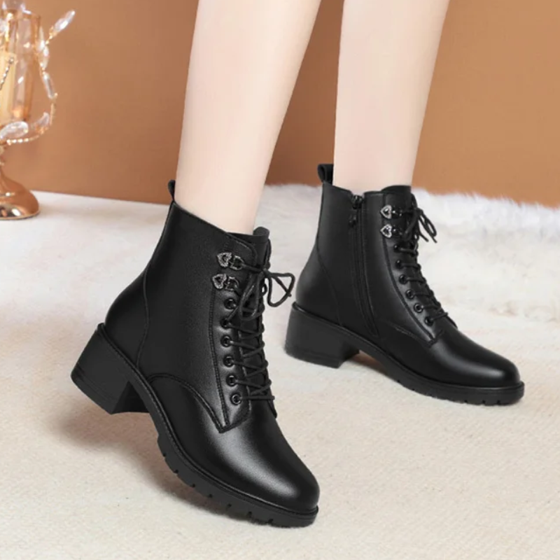 Heidi-Mode | Damenstiefel mit Schnalle und Nieten Design Stabiler Absatz