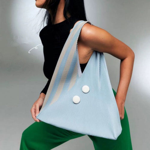 Heidi-Mode - Zeitgenössische, dreieckige Tasche mit Plissee-Design