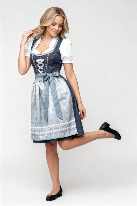 Traditionelles Kostüm für Frauen mit Schürze