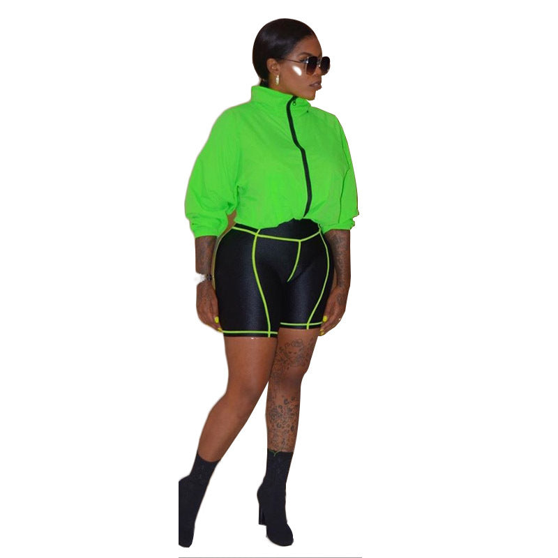 Damen Sport-Outfit mit stylischer Jacke und figurbetonten Radlerhosen Heidi-Mode