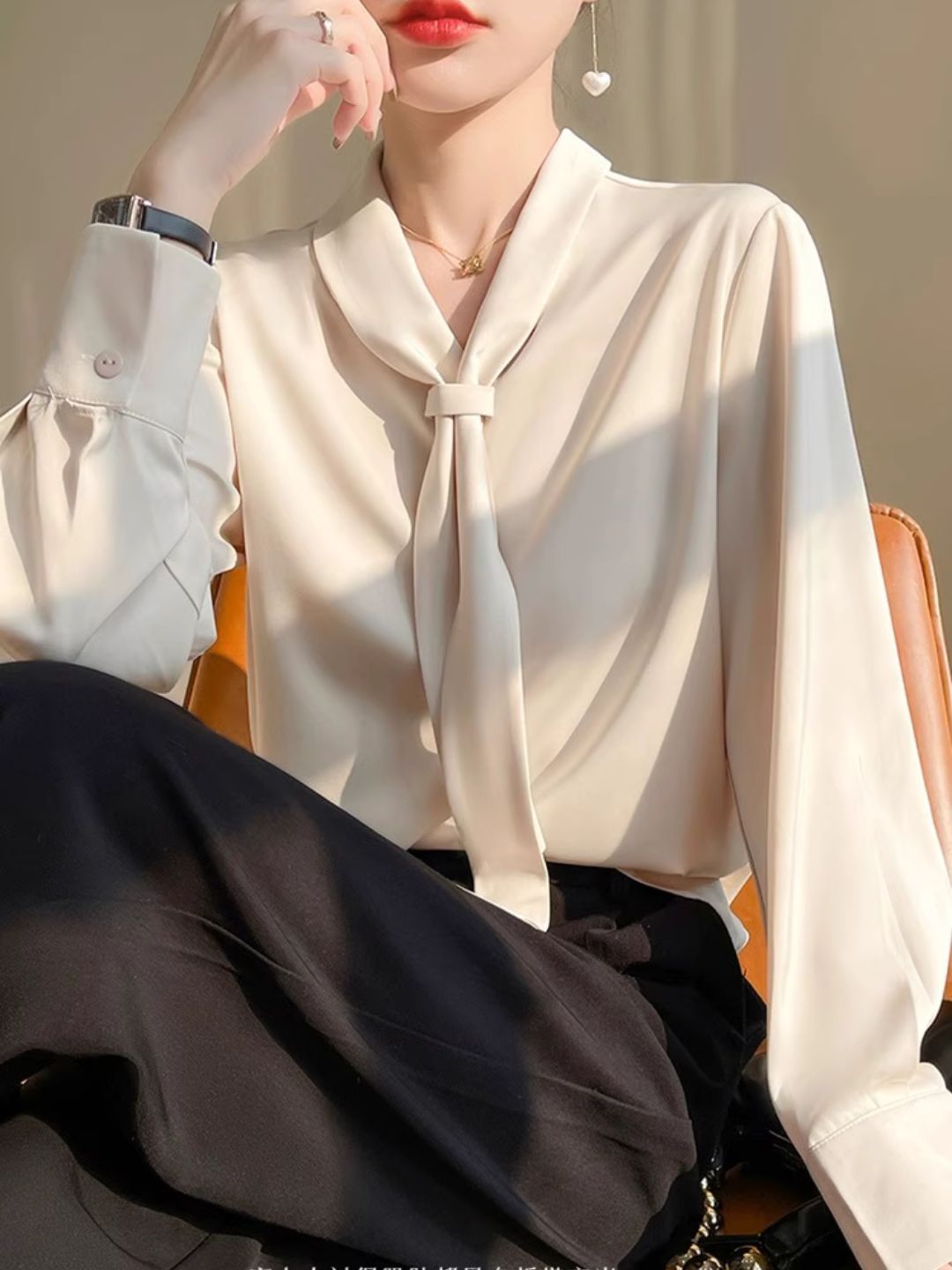 Heidi-Mode | Elegantes Langarmshirt mit Fließendem Kragen